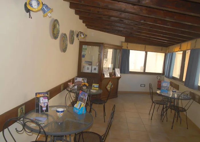 Conte Luna Oda ve Kahvaltı 4*